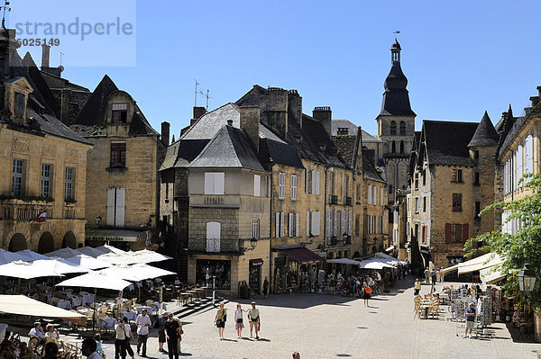 Place De La Liberte im alten Stadt Sarlat  Dordogne  Frankreich  Europa