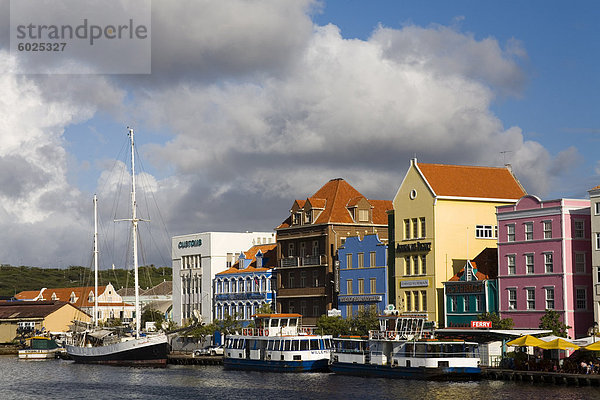 Speicher auf Handelskade  Punda District  Willemstad  UNESCO Weltkulturerbe  Curacao  Niederländische Antillen  Westindien  Caribbean  Mittelamerika