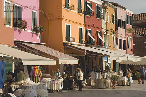 Farbaufnahme Farbe zeigen Europa Gebäude Bürgersteig Venetien Burano Italien