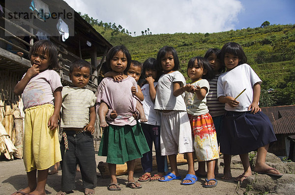 Kinder im Dorf Igorot  Tinglayan Stadt  die Berge der Cordillera  Kalinga Provinz  Luzon  Philippinen  Südostasien  Asien