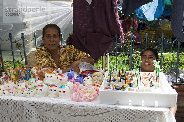 Tag der Toten Süßigkeiten  in den Markt  Zaachila  Oaxaca  Mexiko  Nordamerika