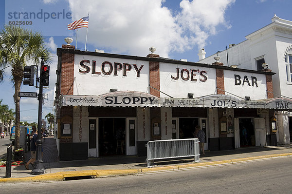 Sloppy Joes Bar  berühmt  weil Ernest Hemingway dort Duval Street  Key West  Florida  Vereinigte Staaten von Amerika  Nordamerika trank