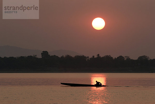 Sonnenuntergang über dem Mekong Fluss  Pakse  südlichen Laos  Indochina  Südostasien  Asien