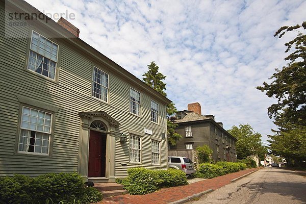 Vereinigte Staaten von Amerika USA Lifestyle Wohnhaus flirten Gebäude Straße Geschichte Kirche Quadrat Quadrate quadratisch quadratisches quadratischer Nordamerika 1 Königin New Island Rhode Island