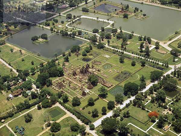 Luftbild von den Ruinen des Wat Mahathat in Sukhothai  UNESCO World Heritage Site  Thailand  Südostasien  Asien