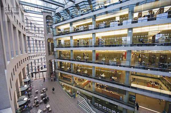 Innen Vancouver Public Library  entworfen von Mosche Safdie  Vancouver  British Columbia  Kanada  Nordamerika