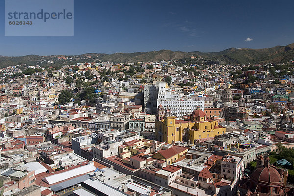 Übersicht über Guanajuato Stadt aus dem Denkmal von El Pipila  Guanajuato  Mexiko  Nordamerika