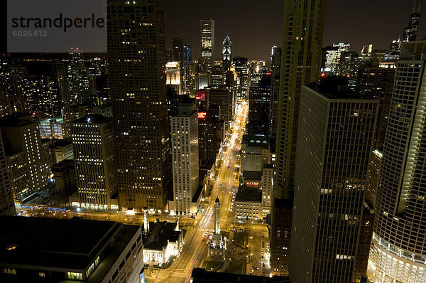 Prächtige Meile  Michigan Avenue bei Nacht  Chicago  Illinois  Vereinigte Staaten von Amerika  Nordamerika