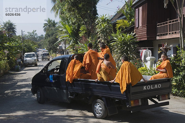 Mönche  Luang Prabang  Laos  Indochina  Südostasien  Asien