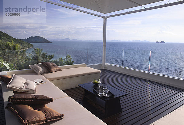 Freiluft-Lounges einer Villa in Koh Samui Island  Thailand