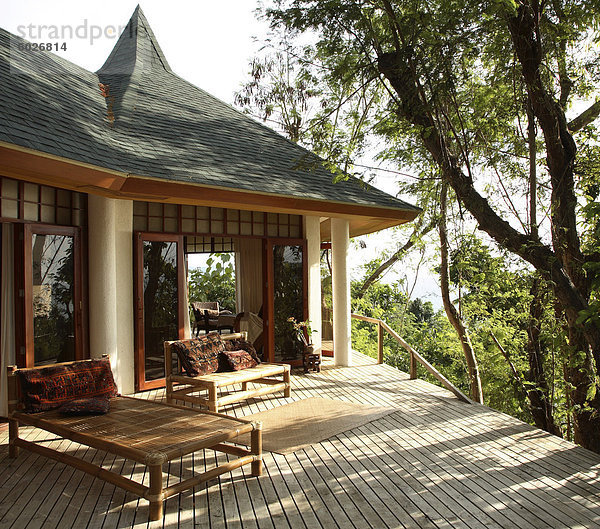 Outdoor-Deck im Mandala Spa und Villen in Boracay  Philippinen  Südostasien  Asien