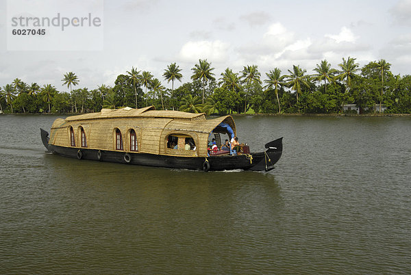 Hausboot in den Backwaters von Alleppey  Kerala  Indien  Asien
