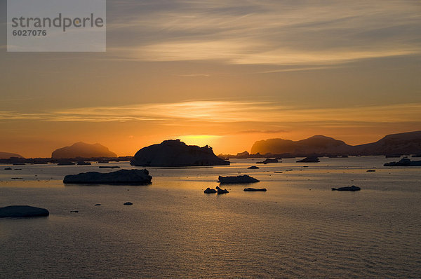 Sonnenaufgang auf dem Eis in die Antarctic Sound  The Antarctic Peninsula  Antarktis  Polarregionen