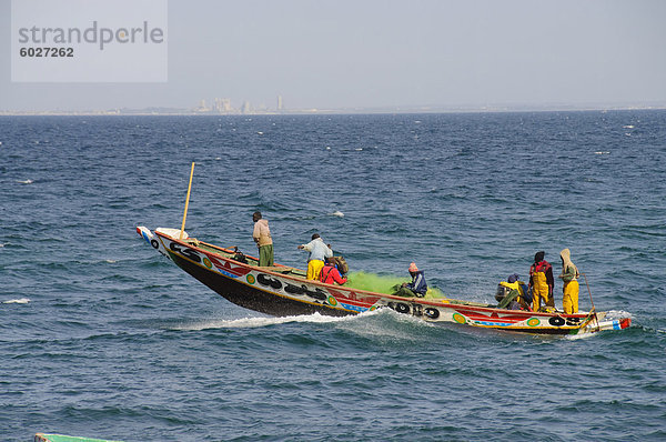Piroge oder Fischerboot  Goree Island  in der Nähe von Dakar  Senegal  Westafrika  Afrika