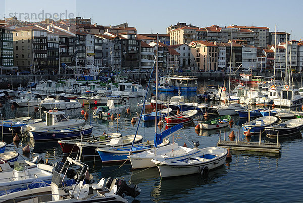 Angeln und Vergnügen Hafen  Lekeitio  baskische Land  Baskenland  Spanien  Europa