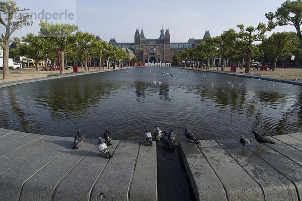 Blick auf Brunnen  Blick in Richtung Rijksmuseum  Amsterdam  Niederlande  Europa