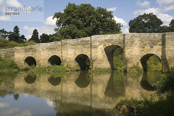 Stopham Brücke über Fluss Arun  nahe Pulborough  Sussex  England  Vereinigtes Königreich  Europa