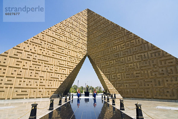 Denkmal des unbekannten Soldaten und Anwar as-Sadat Grab  Nasser City  Kairo  Ägypten  Nordafrika  Afrika