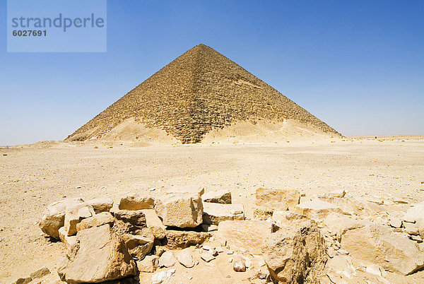 Die Rote Pyramide (Senefru Pyramid)  Dahschur  UNESCO World Heritage Site  in der Nähe von Kairo  Ägypten  Nordafrika  Afrika