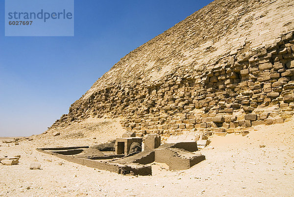 Überreste der griechischen-römischen Tempeln in The Bent Pyramid in Dahschur  UNESCO-Weltkulturerbe  in der Nähe von Kairo  Ägypten  Nordafrika  Afrika