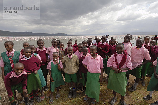 Schulkinder  Lake Nakuru Nationalpark  Kenia  Ostafrika  Afrika