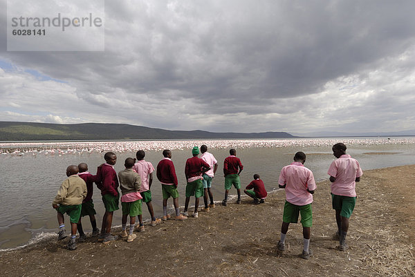 Schulkinder  Lake Nakuru Nationalpark  Kenia  Ostafrika  Afrika