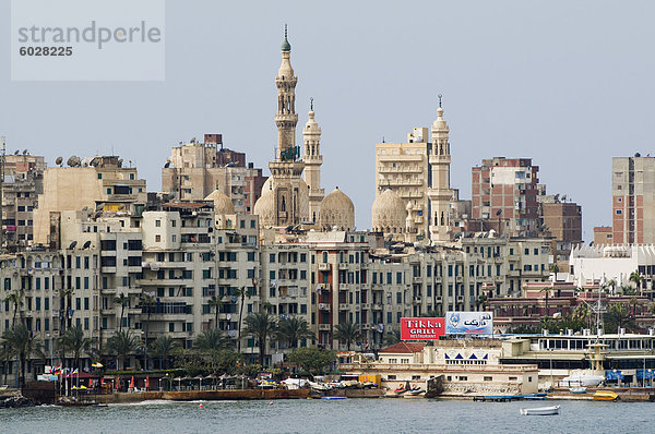 Am Wasser gelegen und Al-Mursi-Moschee  Alexandria  Ägypten  Nordafrika  Afrika