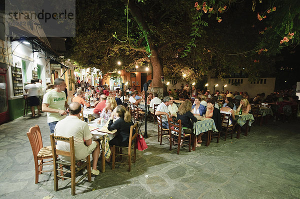 Taverne in Skopelos Stadt bei Nacht  Skopelos  Sporades Inseln  griechische Inseln  Griechenland  Europa