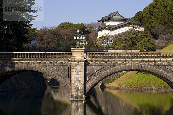 Hofburg und der dekorativen Niju-Bashi Brücke  Tokio  Honshu  Japan  Asien