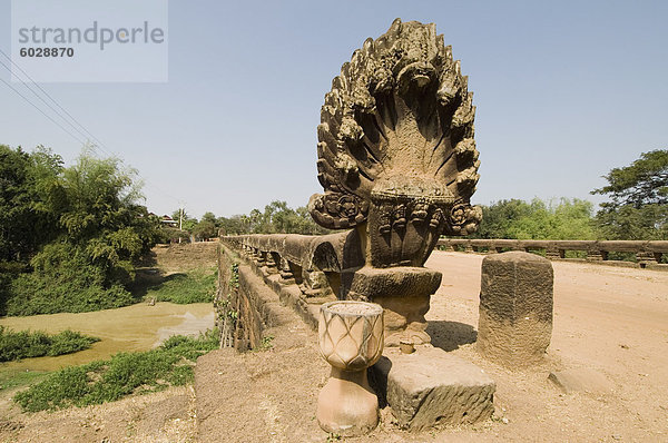 Der 12. Jahrhundert-Brücke  in der Nähe von Siem Reap  Kambodscha  Indochina  Südostasien  Asien