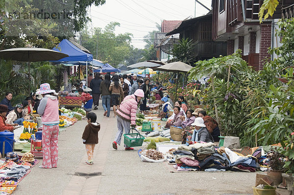 Morgen Lebensmittelmarkt  Luang Prabang  Laos  Indochina  Südostasien  Asien