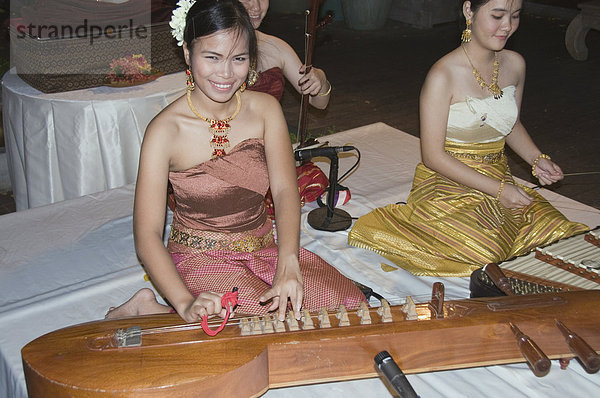 Traditionelle thailändische Musiker auf der Peninsula Hotel  Bangkok  Thailand  Südostasien  Asien