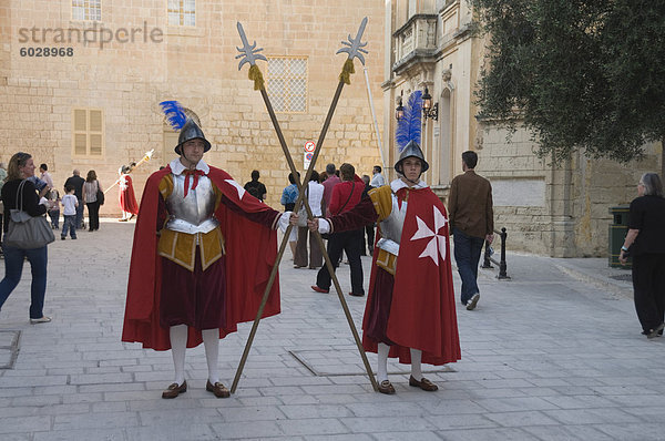 Wachen in Medieval Kostüm in Mdina die Festung Stadt  Malta  Europa