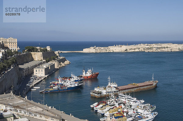 Hafen Valletta Hauptstadt Europa nehmen Ehrfurcht Boot Garten angeln Ansicht Malta