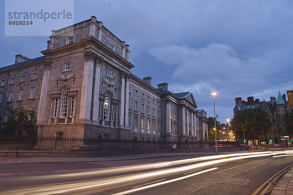 Trinity College am frühen Abend  Dublin  Republik Irland  Europa