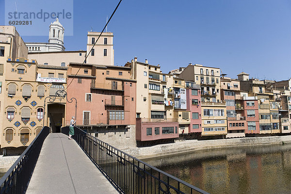 Europa Gebäude Brücke Kathedrale streichen streicht streichend anstreichen anstreichend Altstadt Helligkeit Bank Kreditinstitut Banken Katalonien Girona Spanien