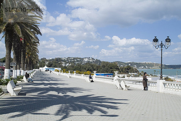 Seaside promenade  La Marsa Resort  in der Nähe von Tunis  Tunesien  Nordafrika  Afrika