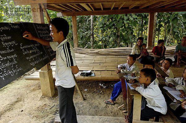 Dorfschule  Kamu ethnische Gruppe  Pakbeng Area  Laos  Indochina  Südostasien  Asien