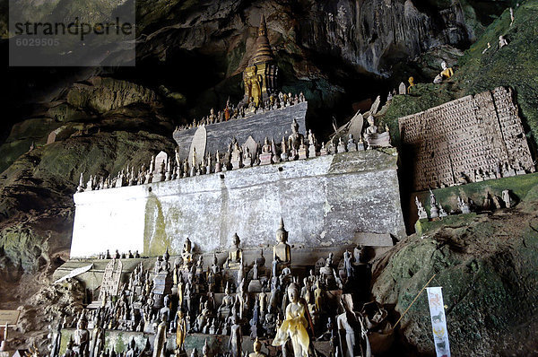 Die Pak Ou Höhlen  eine bekannte buddhistische Stätte und Wallfahrtsort  25 km von Luang Prabang  Laos  Indochina  Südostasien  Asien