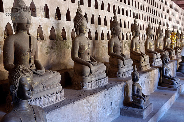 Die Galerie oder Kreuzgang umgibt die Sim  Wat Si Saket  Vientiane  Laos  Indochina  Südostasien  Asien