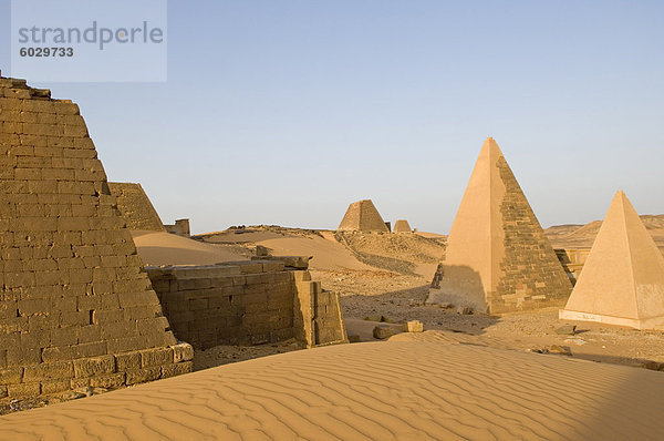 Pyramiden von Meroe  Sudan  Afrika