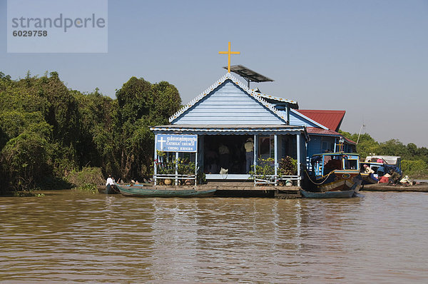 Schwimmende Kirche  Tonle Sap See  vietnamesischen Boat People  in der Nähe von Siem Reap  Kambodscha  Indochina  Südostasien  Asien
