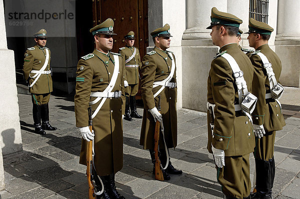 Ändern der Guard  La Moneda Palace  Santiago de Chile  Südamerika