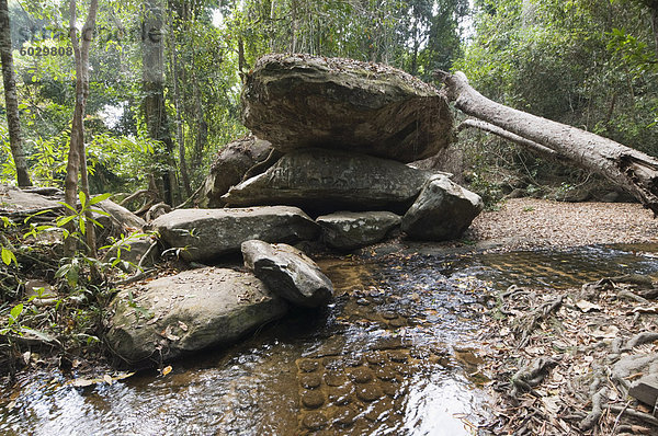 Fluss der tausend Lingas  Kbal Spean  in der Nähe von Angkor  Siem Reap  Kambodscha  Indochina  Südostasien  Asien