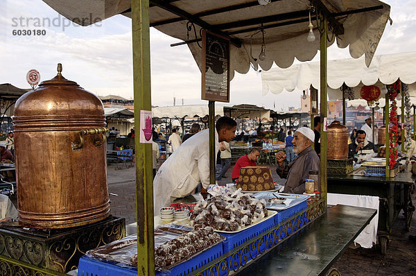 Jemaa el Fna Platz  Medina  Marrakesch  Marokko  Nordafrika  Afrika