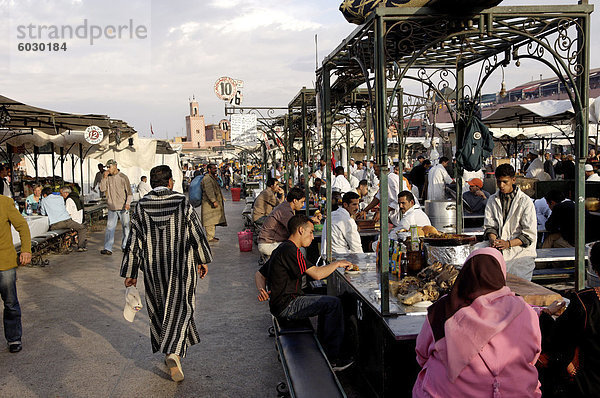 Jemaa el Fna Platz  Medina  Marrakesch  Marokko  Nordafrika  Afrika