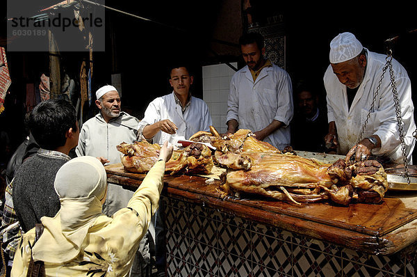 Die Souks in der Medina  Marrakesch  Marokko  Nordafrika  Afrika