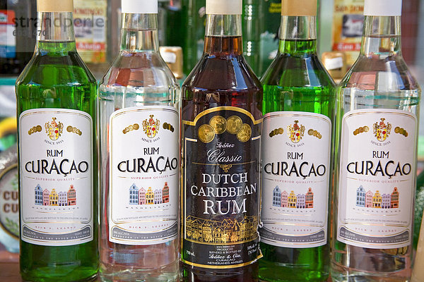 Curacao Rum Flaschen  Willemstad  Curacao  Niederländische Antillen  Westindische Inseln  Karibik  Mittelamerika