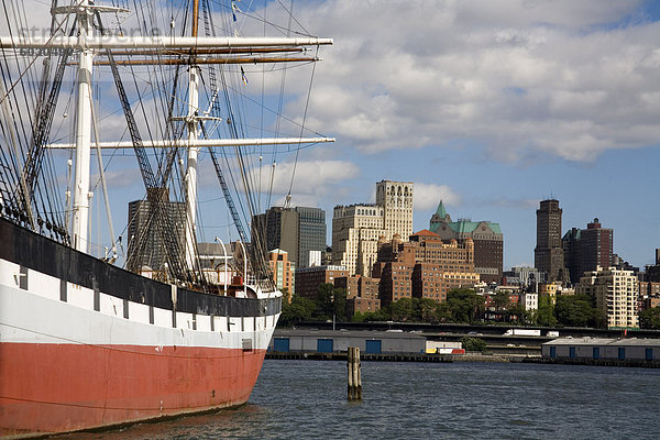 Historisches Segelschiff  South Street Seaport Museum  Lower Manhattan  New York City  New York  Vereinigte Staaten von Amerika  Nordamerika