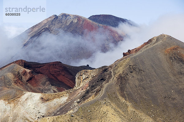 Mount Ngauruhoe  2287m und rote Krater auf der Tongariro Crossing  Tongariro-Nationalpark  der älteste Nationalpark in das Land  UNESCO-Weltkulturerbe  Taupo Volcanic Zone  Nordinsel  Neuseeland  Pazifik